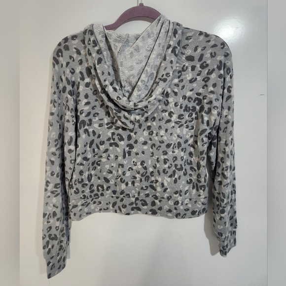 Gray Leopard Print Women's Top, Size Xs - Picture 4 of 6